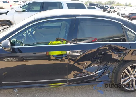 2017 Volkswagen Passat 1.8T R-Line z USA, uszkodzony, nr VIN 1VWDT7A38HC084036